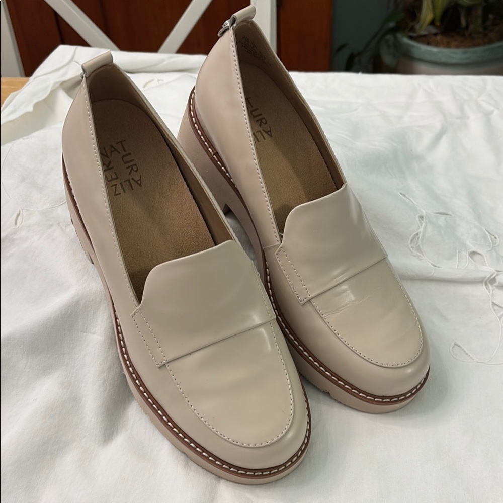 Naturalizer Cream Loafers with Sleek Minimalist Design